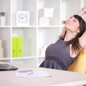 Ingin Tetap Sehat Dan Tidak Mudah Capek Meski Seharian Duduk Bekerja di Kantor? Baca Tips Berikut ini