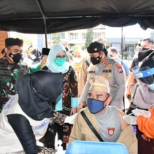 Dandim 0815 Bersama Kapolres &amp; Bupati Mojokerto Pantau Langsung Serbuan Vaksinasi Nasional TNI-Polri