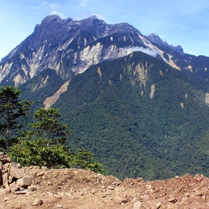 Malaysia dengan Kekayaan Alam Berupa Gunung-Gunung Tertinggi