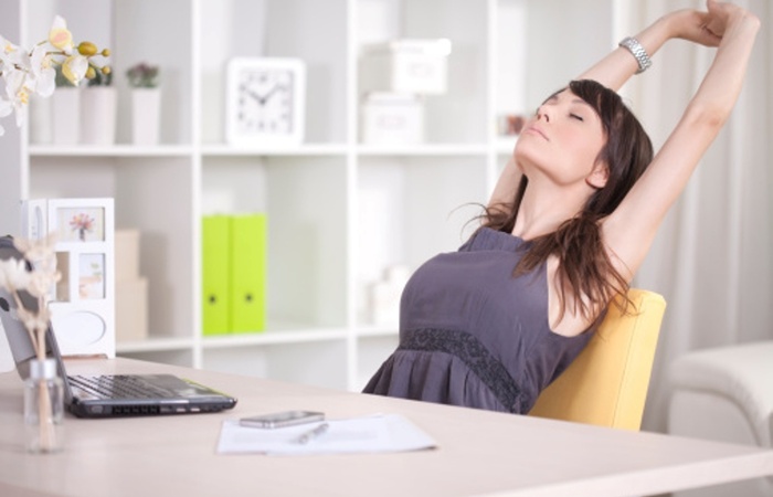 Ingin Tetap Sehat Dan Tidak Mudah Capek Meski Seharian Duduk Bekerja di Kantor? Baca Tips Berikut ini