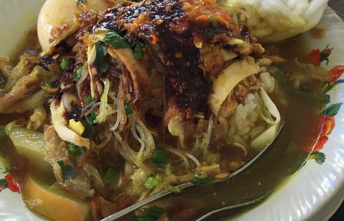 Enam Kebiasaan Khas Orang Indonesia Saat Makan, Kamu Termasuk?