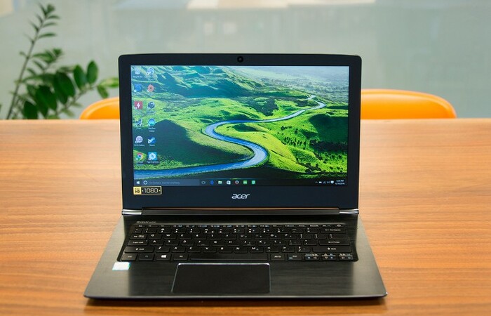 Acer Aspire S13 ; Laptop tipis 0.57 inch dengan daya tahan baterai sampai 13 Jam