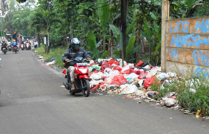 Sampah Berserakan di Jalanan, Salah Siapa?