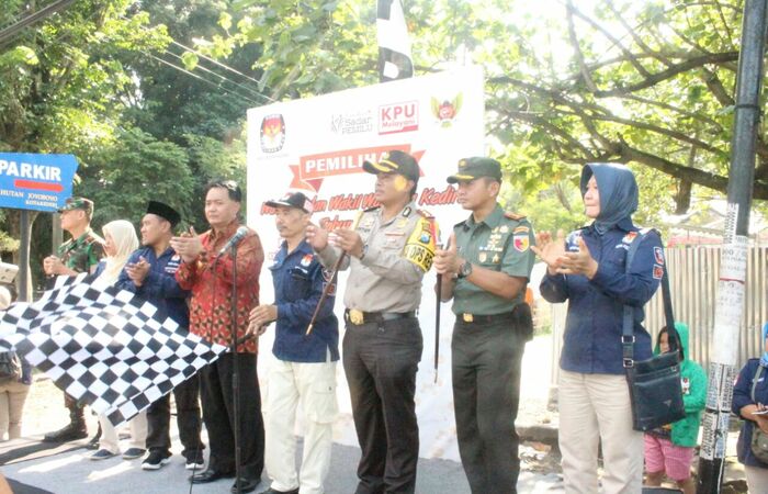 Soliditas TNI Polri Amankan Deklarasi Dan Pawai Kampanye Damai Pilkada