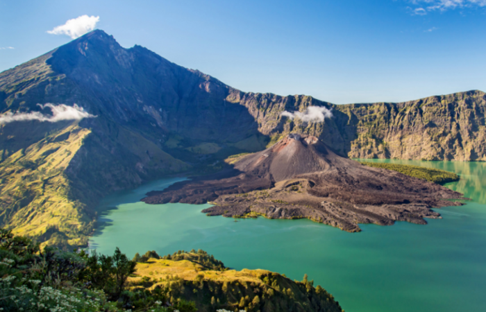 11 Mitos Gunung Rinjani yang Dikaitkan dengan Gempa 7,0 SR Lombok