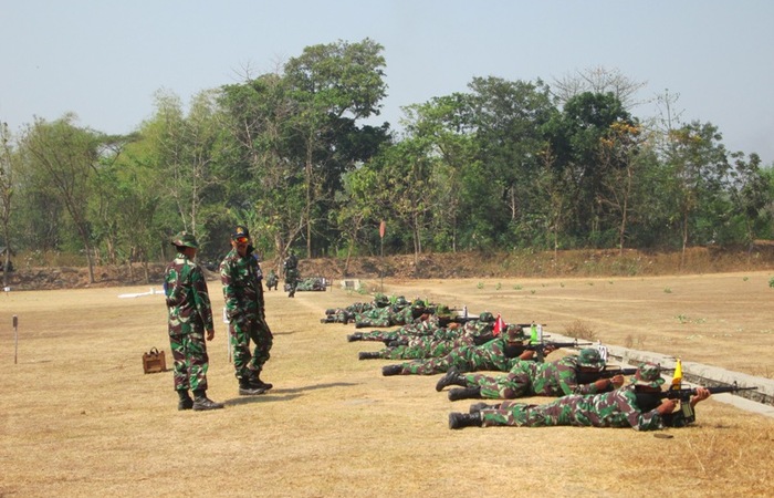 Asah Naluri Tempur, Kodim 0815 Gelar Latihan Menembak