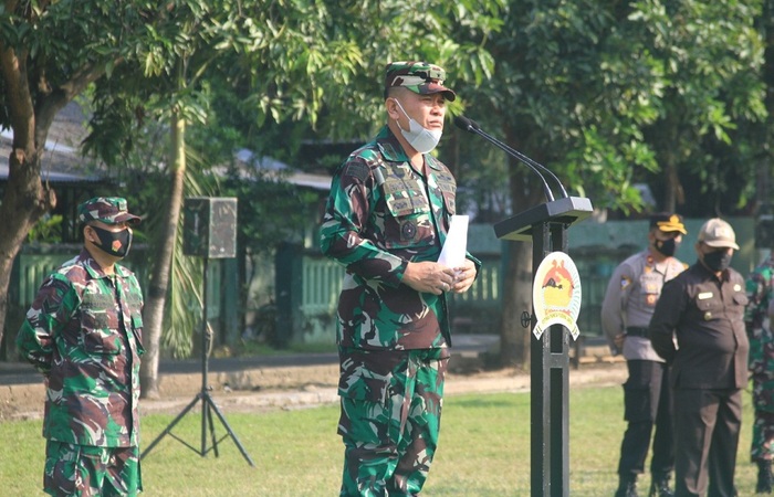 Kapok Sahli Pangdam V/Brawijaya Pimpin Apel Gelar Pasukan Pelaksanaan PPKM Darurat Covid-19 Di Mojokerto