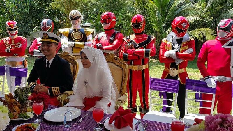 Unik, Upacara Pernikahan ini Dijaga Power Rangers