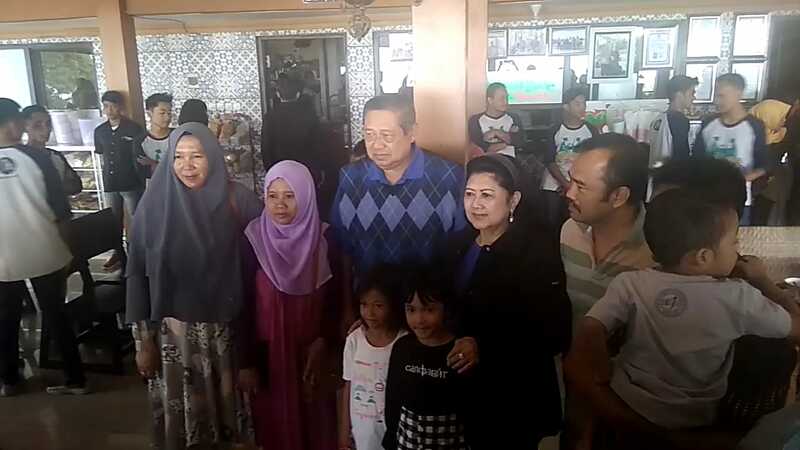 ÃƒÃ‚Â¢MencicipiÃƒÃ‚Â¢ Keramahan Pak SBY di RM Bakmi Mbah Djo Magetan