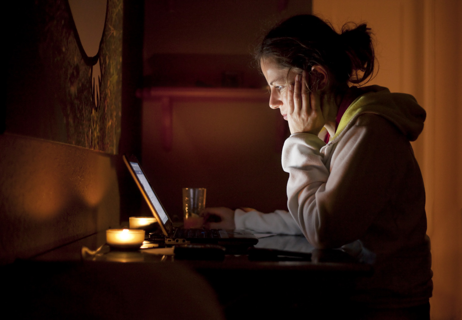 Kenali Faktor Penyebab IAD (Internet Addictive Disorder) dan Cara Mengatasinya