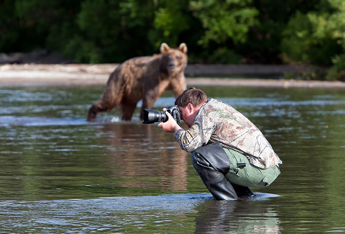 Fotografer yang Terlalu Berdedikasi dengan Pekerjaannya