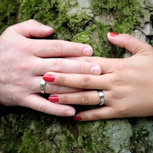 Tiga Alasan Mengapa Cincin Pernikahan Ada di Jari Manis 