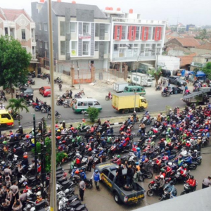 Gojek vs Ojek Pangkalan di Bandung