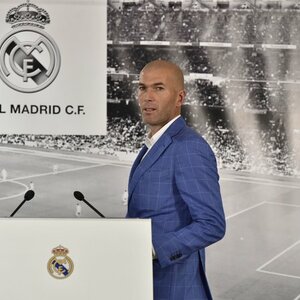 Benitez Dipecat, Legenda Madrid Kini Mengisi Posisi Pelatih Utama