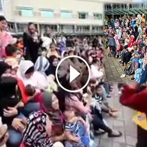 Seruu. . ! Para Ibu Protes, Ramai-ramai Menyusui Flash Mob di Mal