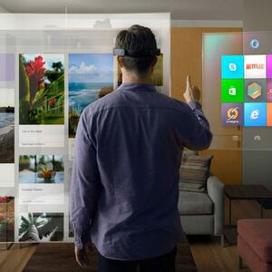 HoloLens produk andalan Microsoft sudah beredar