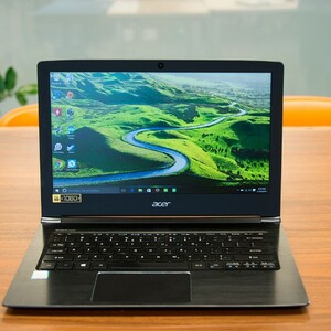 Acer Aspire S13 ; Laptop tipis 0.57 inch dengan daya tahan baterai sampai 13 Jam