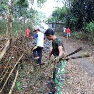 Karya Bakti Tetap Jalan Sambil Menunggu Waktu Berbuka Puasa