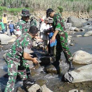 Karya Bakti Pengalihan Aliran Sungai Di Tengah Ibadah Puasa