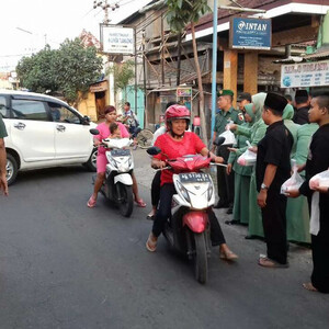 Koramil 15/Kandangan Bersama Perguruan Silat Bagi-Bagi Buka Puasa