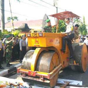 Pemusnahan Miras Hasil Ops Pekat Semeru 2017 Di Kediri