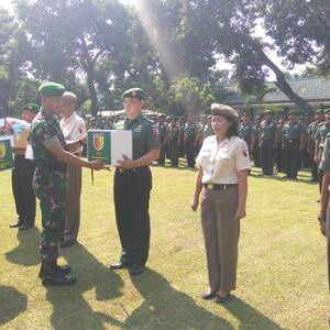 Dandim 0809/Kediri Serahkan Bingkisan Lebaran Dari Pangdam V/Brawijaya