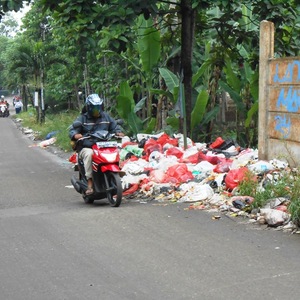 Sampah Berserakan di Jalanan, Salah Siapa?