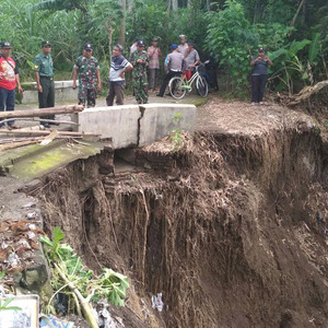 Erosi Tanah Terjadi Usai Dihantam Hujan Terus menerus