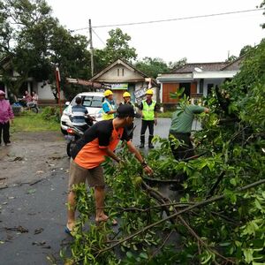 Puting Beliung Hantam Kediri 1 Orang Meninggal Dunia