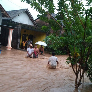 Banjir Melanda Kawasan Mojo Arus Lalin Tulungagung Kediri Tersendat