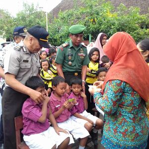 Kebersamaan TNI Polri Dalam ORI Difteri Secara Serentak