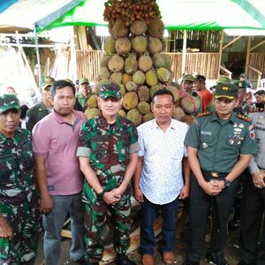 Bangga Produk Lokal Lewat Tradisi Belah Durian