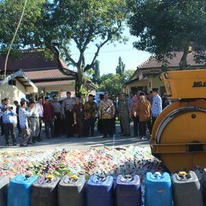 Musnahkan ribuan miras dalam HUT Satpol PP