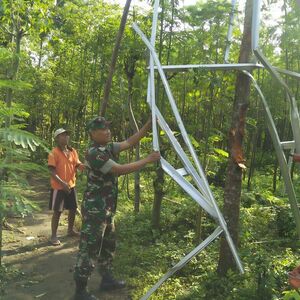 Aksi TNI pasca puting beliung di Ngadiluwih Kediri