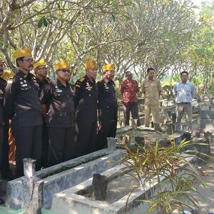 Penghargaan bambu runcing untuk pejuang Veteran RI 45