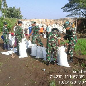 Tanggul jebol kembali menghantui petani di Kediri