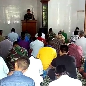 Anggota Satgas TMMD Reguler Ke-102 Mojokerto Khatib Shalat Jum&rsquo;at