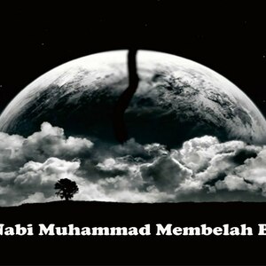 kisah Nabi Muhammad yang membelah bulan menjadi dua