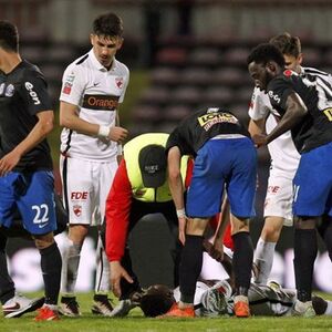 Apa Yang Menyebabkan Banyaknya Pesepakbola Yang Pingsan Hingga Meninggal Di Atas Lapangan?