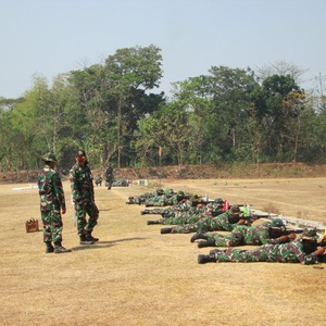 Asah Naluri Tempur, Kodim 0815 Gelar Latihan Menembak