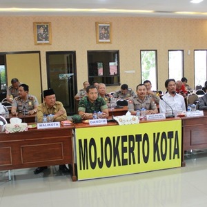 Dandim 0815 Ikuti Vidcon Di Mapolres Mojokerto Kota