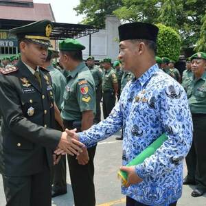 Dandim 0815 Lantik Kenaikan Pangkat 49 Prajurit Dan PNS