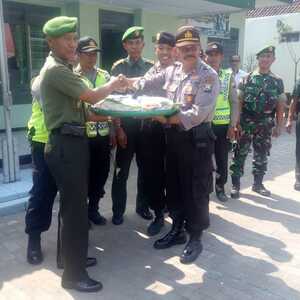 Koramil 0815/18 &amp; Polsek Gondang Gelar Tumpengan Bareng HUT Ke-73 TNI Tahun 2018