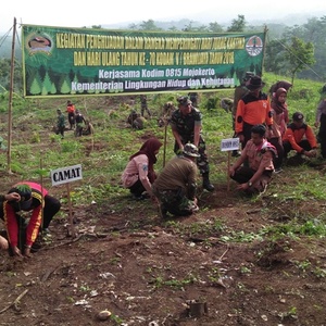 Kodim 0815 Mojokerto Hijaukan Lereng Penanggungan