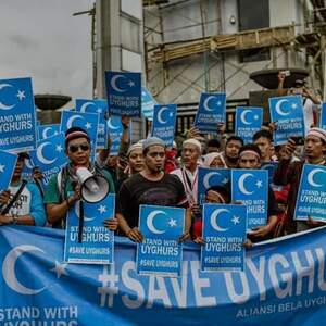 Prihatin  Tindak Kekerasan Etnis Muslim Uyghur, Ratusan Masyarakat Bali Protes di Konjen Tiongkok