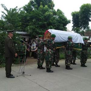 Danramil 0815/03 Sooko Irup Pemakaman Veteran Pembela Kemerdekaan
