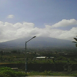 Indahnya Gunung Sindoro dilihat dari Desa Kruwisan, Temanggung 