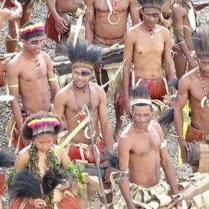Mengenal Beberapa Suku Terisolasi di Indonesia 