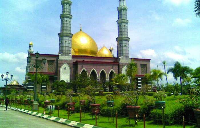 Masjid Kubah Emas: Lambang Kebesaran Potensi Umat 