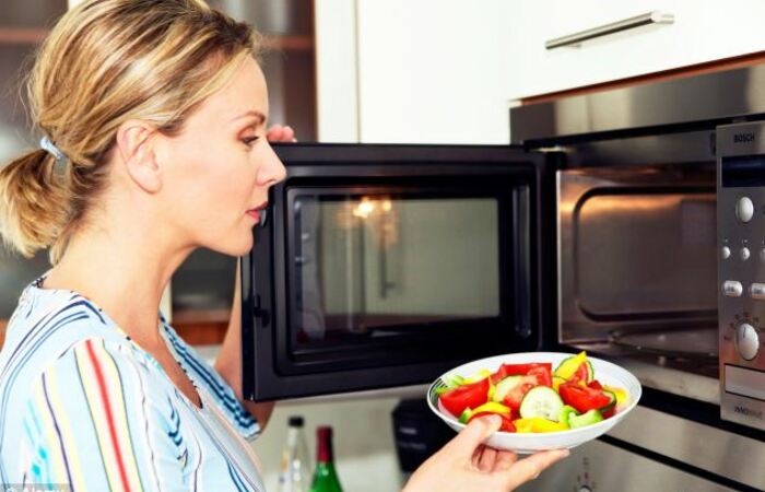 5 Makanan Ini Sebaiknya Tidak Dipanaskan dengan Microwave